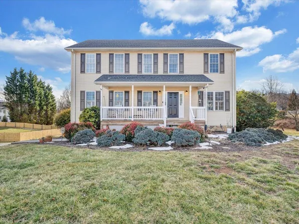 575 Brookfield Ln, Roanoke, VA 24012