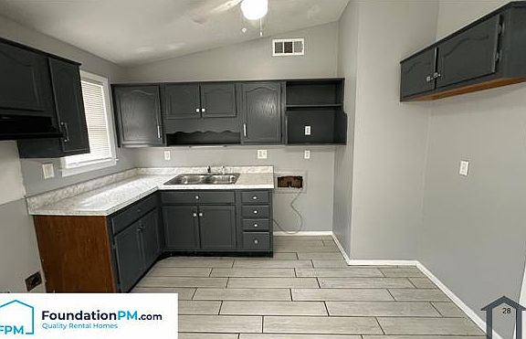 3rd image of 5039 Colewood Ave