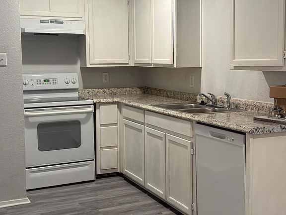 2nd image of 7521 Hanover Ln #7521