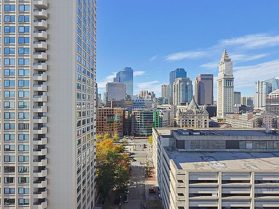 5th image of 85 E India Row APT 15F