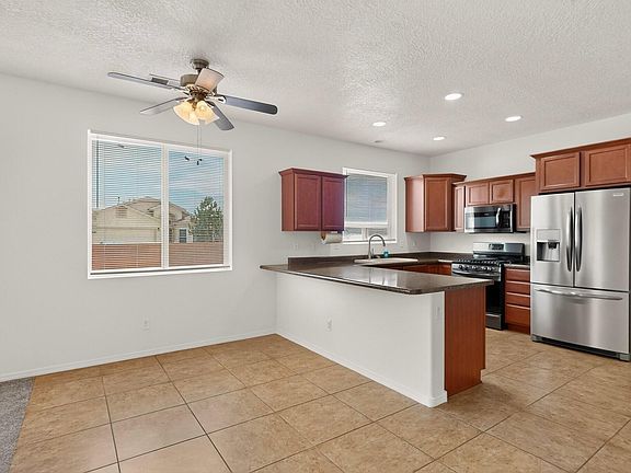 3rd image of 3924 Desert Pinon Dr NE