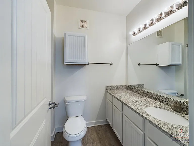 Mystic Bluff Apartments — Photo 46