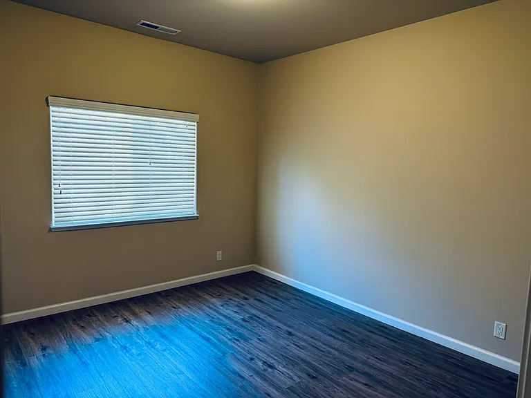 1550 Freeman Way — Photo 13