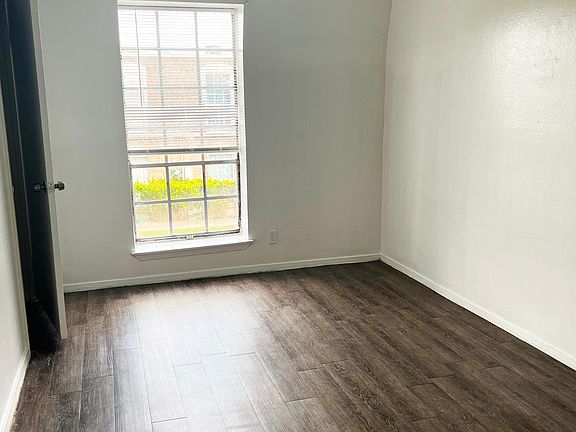 5th image of 1220 Shadowdale Dr APT 4
