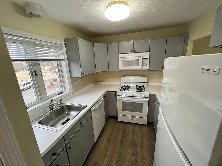 Kitchen angle1