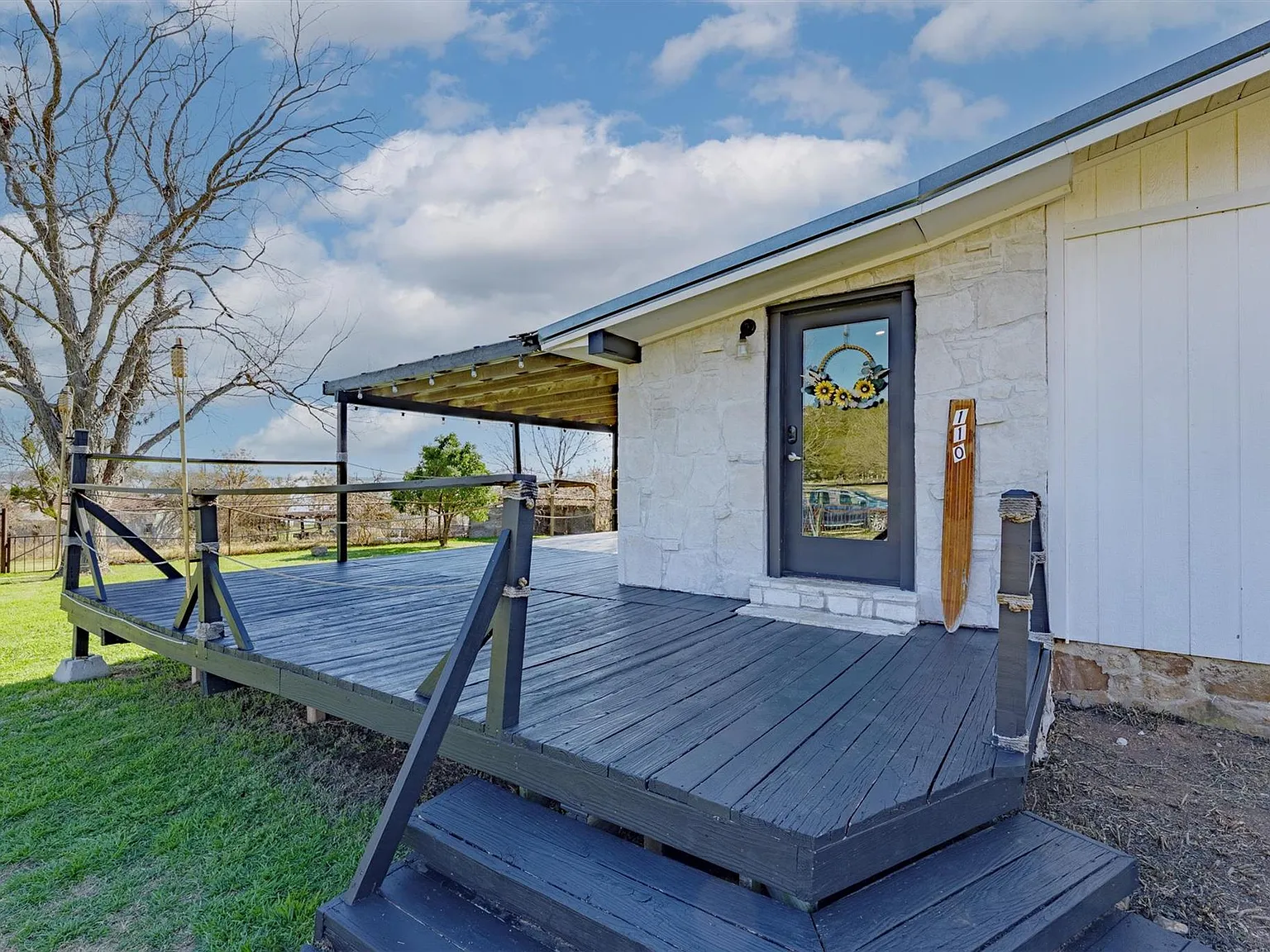 5 bed, 2.0 bath, 1752 sqft, $2,300 — Photo 3