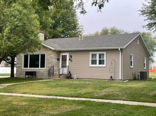 807 13th St, Aurora, NE 68818