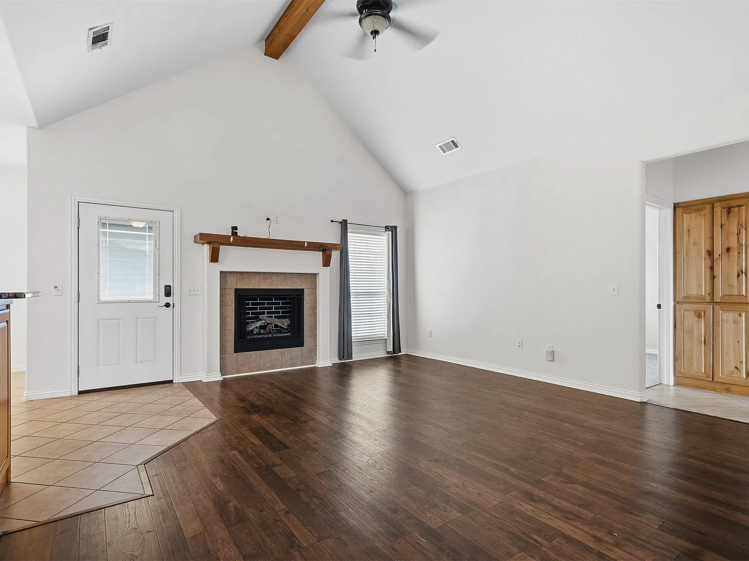 4 bed, 2.0 bath, 2024 sqft, $2,400 — Photo 4