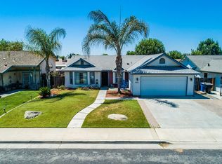 981 Lakewood Dr, Hanford, CA