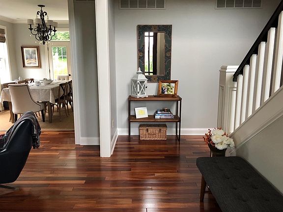 4th image of 512 Lake Valley Dr