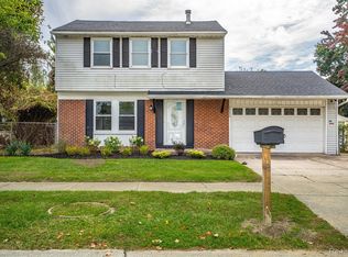 29039 Riveroak Dr, Romulus, MI 48174