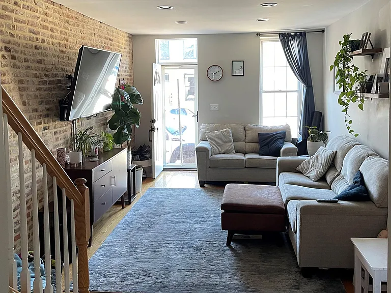 108 W Randall St — Photo 3