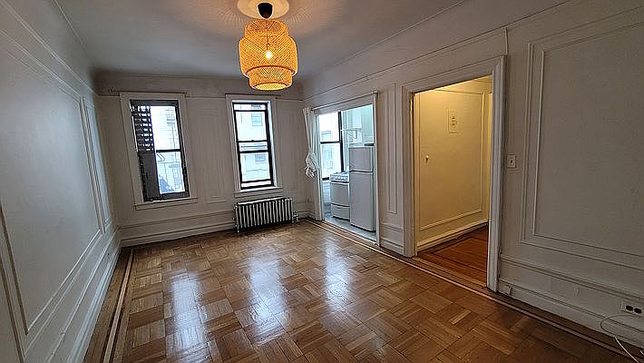 1st image of 10 Bennett Ave #4AUNT