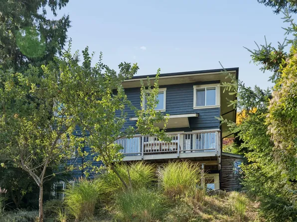 965 Village Dr, Bowen Island, BC V0N 1G1