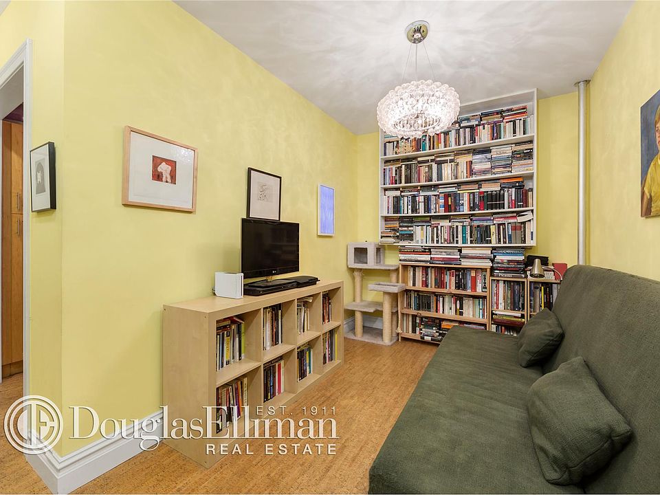 1st image of 525 E 6th St APT 1R