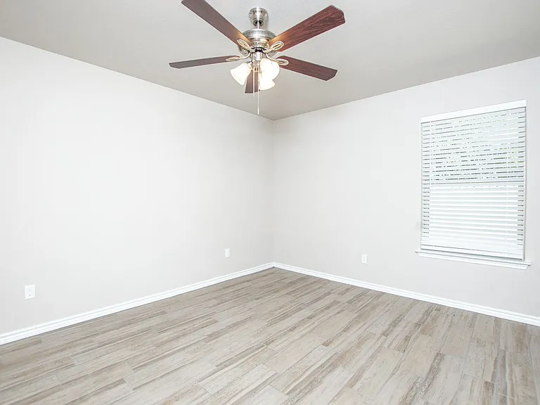 2551 Leroy Ln #B — Photo 8