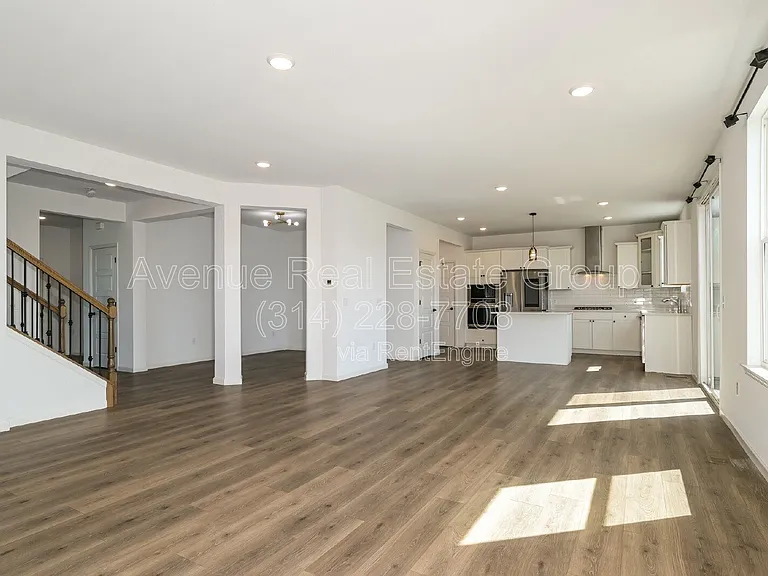 608 Highland Prairie Dr — Photo 3