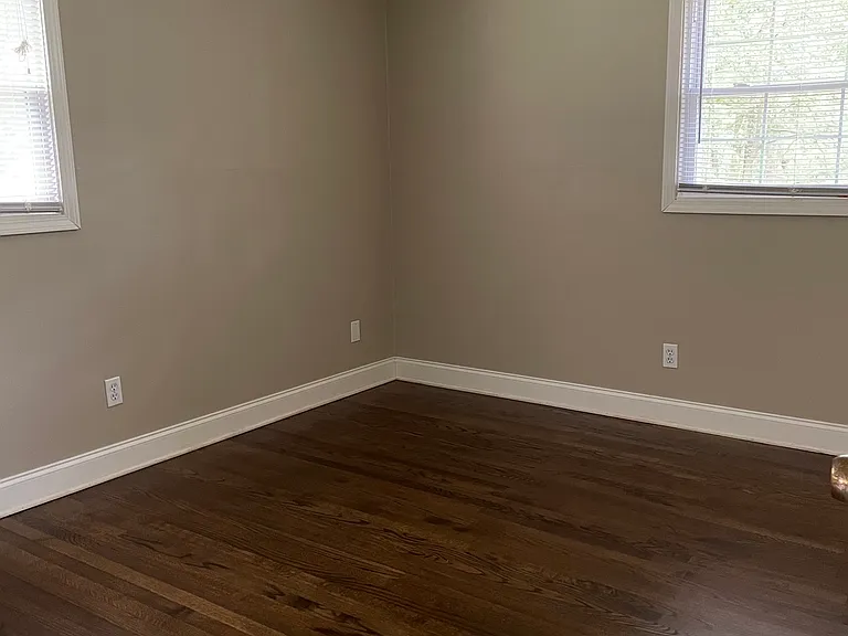956 Seville Dr — Photo 16