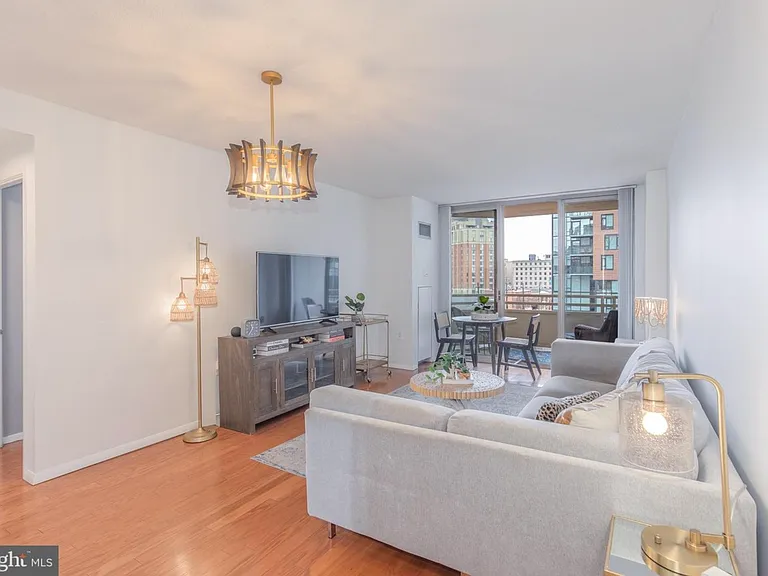 4801 Fairmont Ave #411 — Photo 5