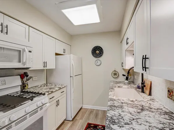 106 Evelyn LANE #E, Lake Geneva, WI 53147