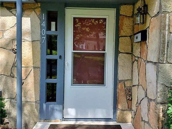2nd image of 1407 S Franklin Dr