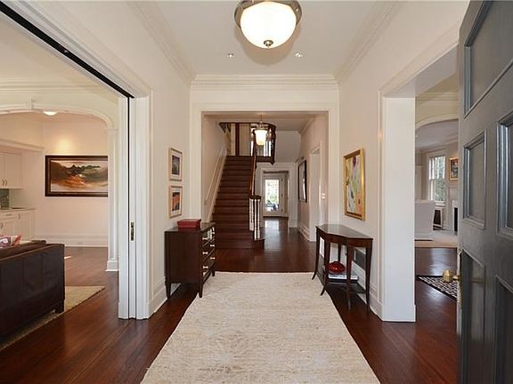 Grand entry to welcome you.