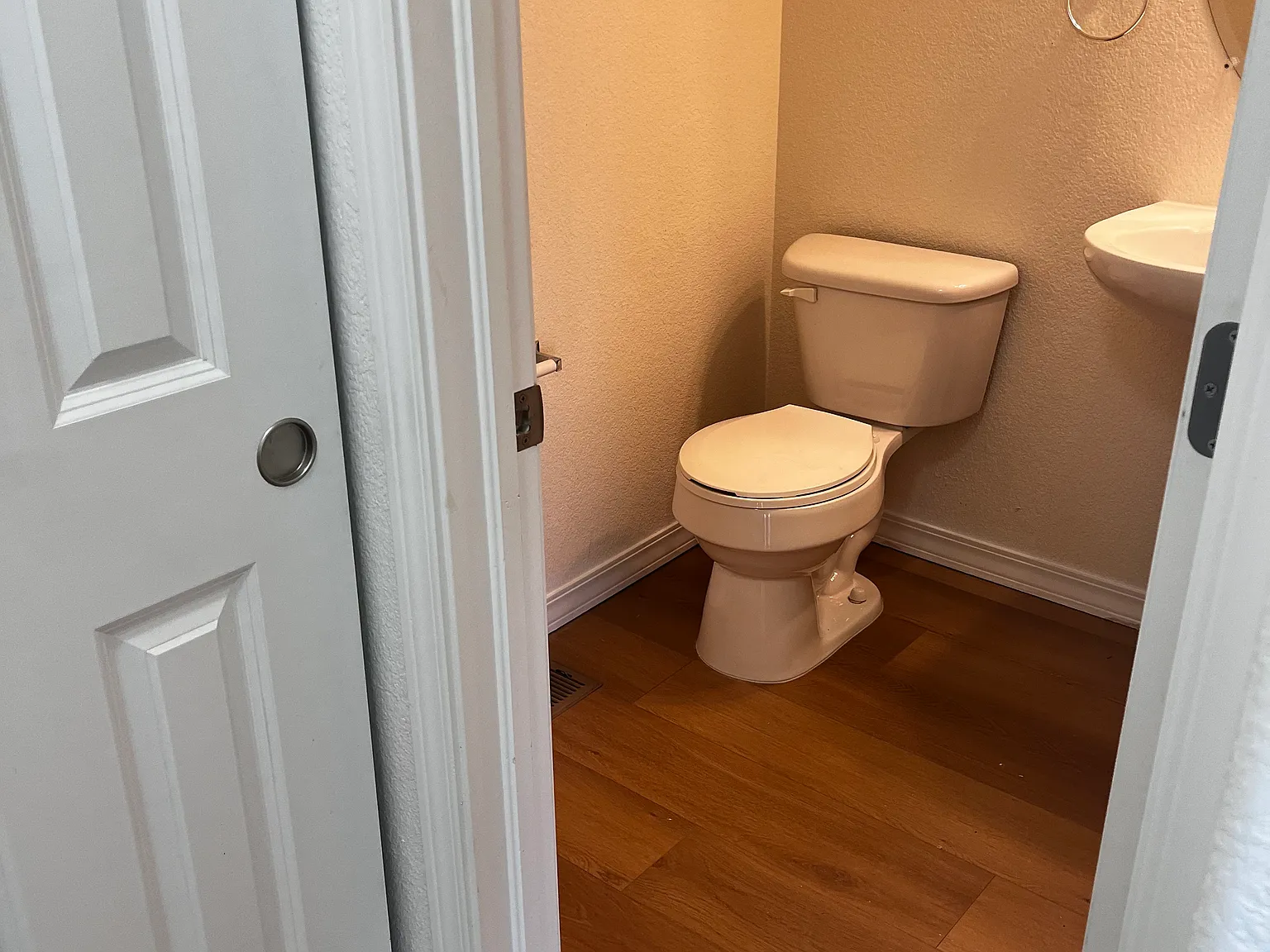 3 bed, 3.5 bath, 1938 sqft, $2,780 — Photo 4