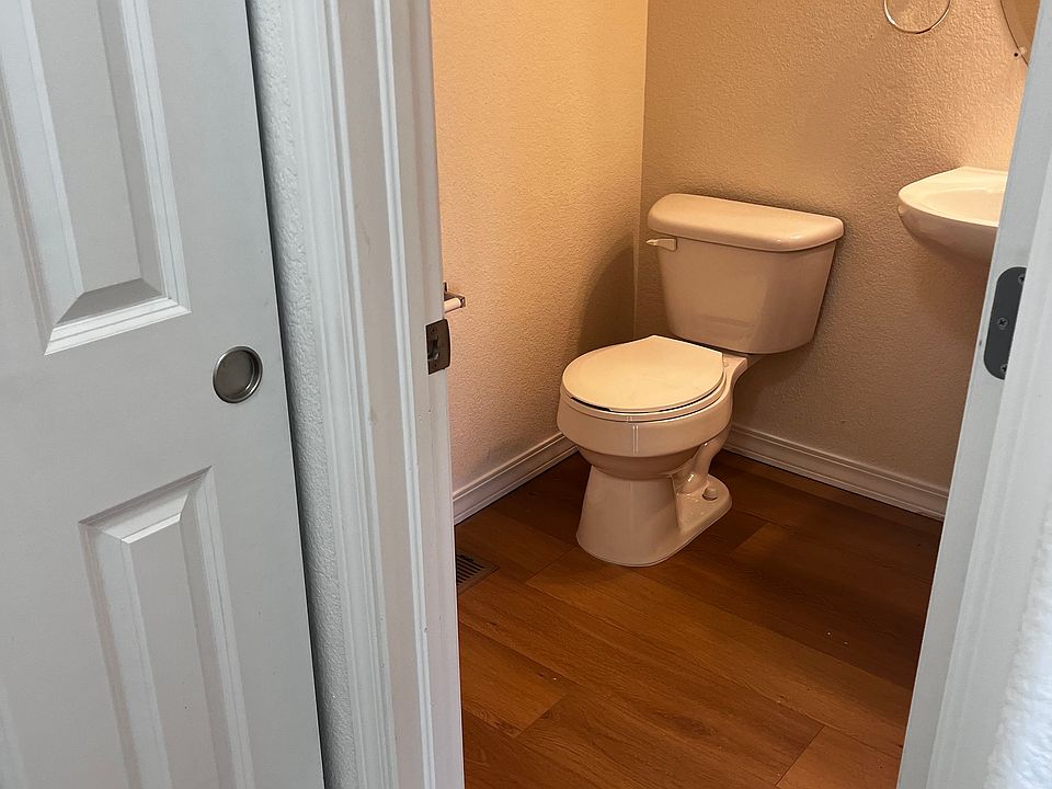 Main Floor 1/2 bathroom