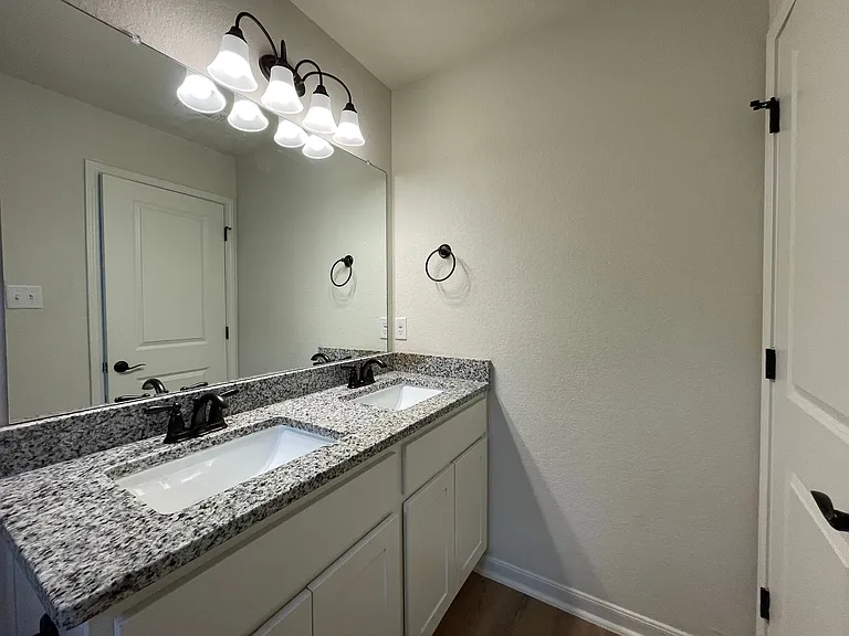 10330 Lynwood Vlg #101 — Photo 12
