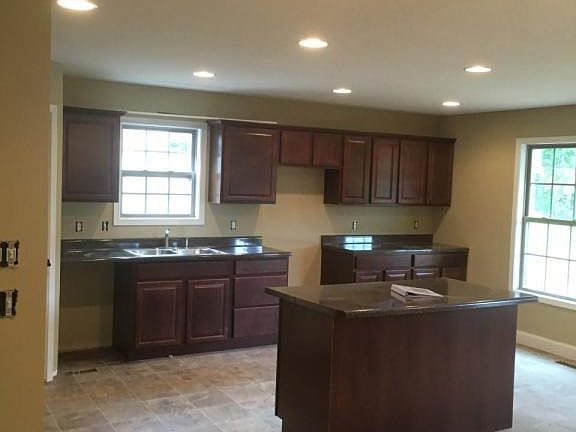 3rd image of 813 Mackenzie Dr