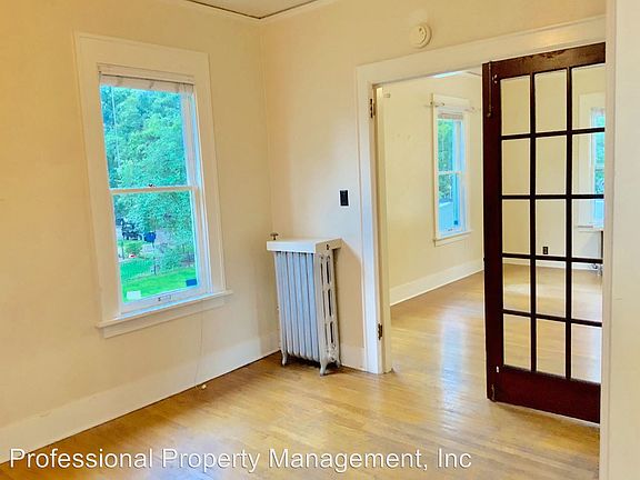 3rd image of 102 Daly Ave APT 4