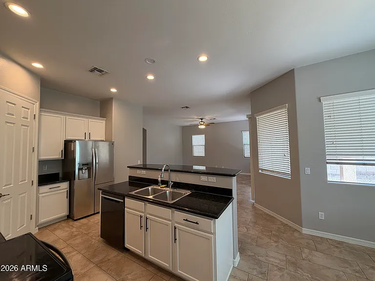 2417 E Iris Dr — Photo 10