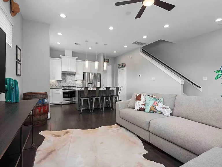 4202 Gillespie St #A — Photo 8