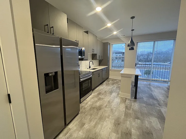 District at Riverside Apartments — Photo 92