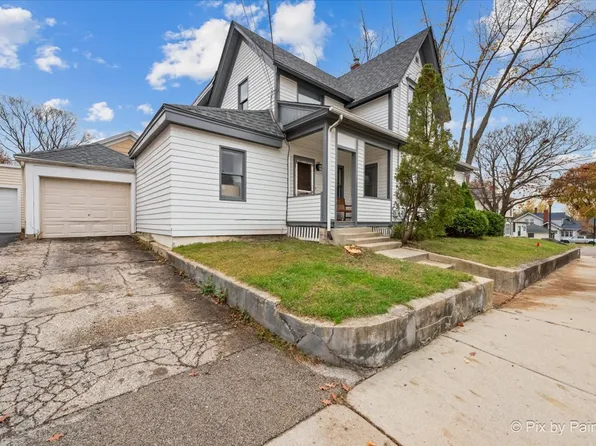 141 N Gifford St, Elgin, IL 60120
