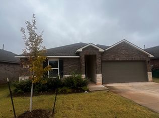 10521 SW 41st St, Mustang, OK 73064