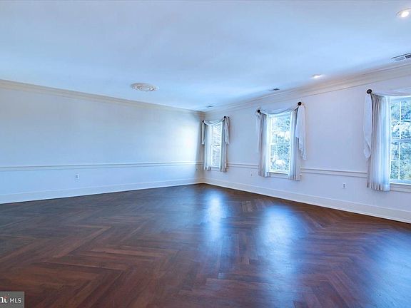 3rd image of 117 E Dover St Unit 408