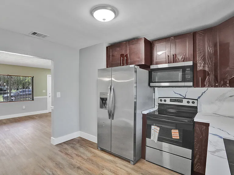 2145 NW 100th St — Photo 9