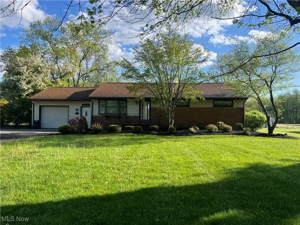 2055 Howenstine Dr SE, East Sparta, OH 44626
