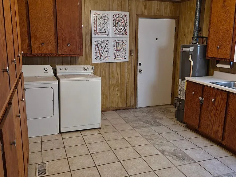 607 Pinetree Rd — Photo 4