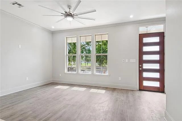 4 bed, 2.5 bath, 1600 sqft, $2,300 — Photo 3