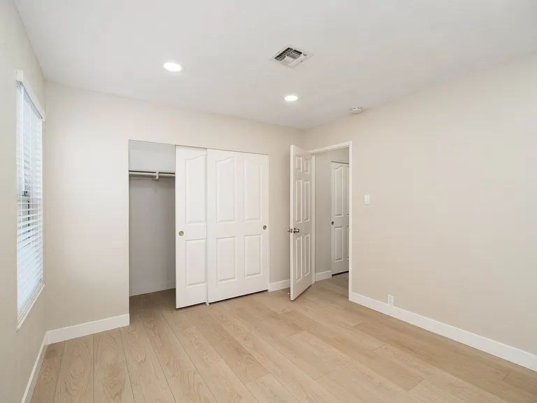 El Camino Duplexes — Photo 46