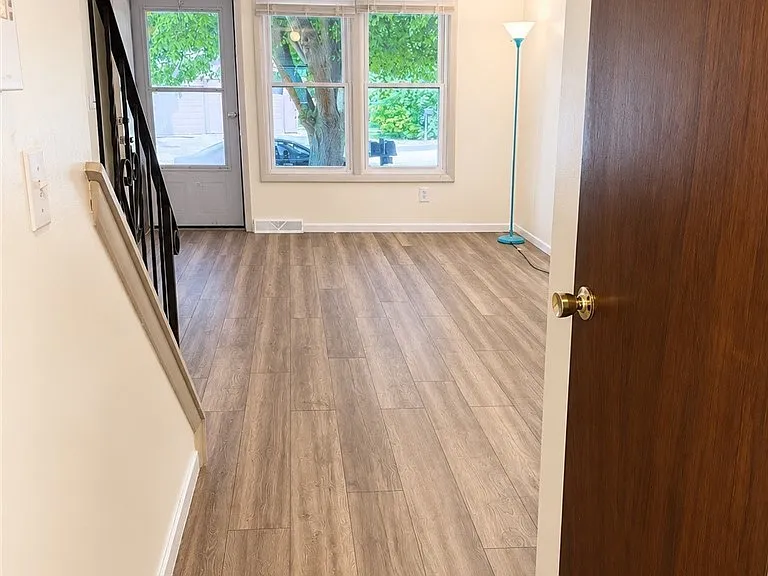 1 Robin Rd — Photo 4