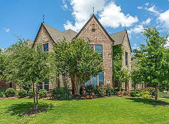 2nd image of 827 Cross Timbers Dr
