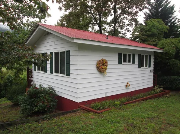 121 Ruby Cir, Franklin, NC 28734