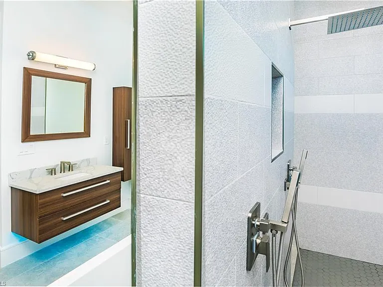231 Legacy Ct — Photo 30