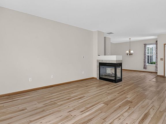 4th image of 1490 W Ludington Cir