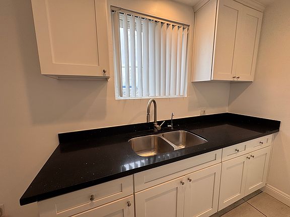 5th image of 7139 Whitsett Ave APT 5