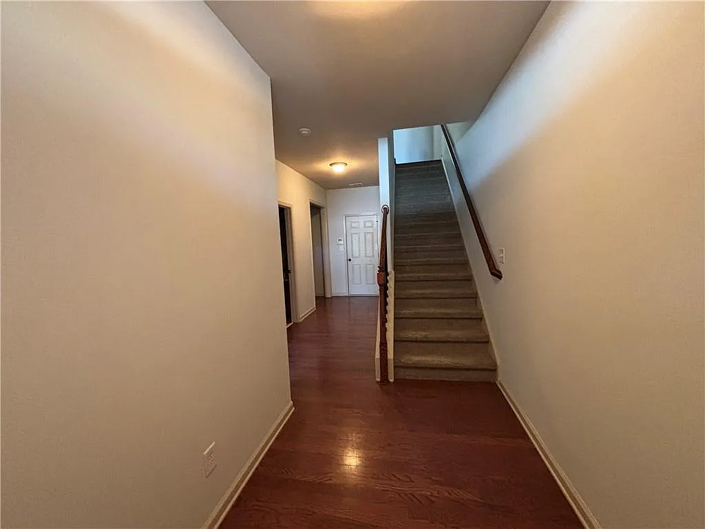 Building Photo - 800 Village Field Ct