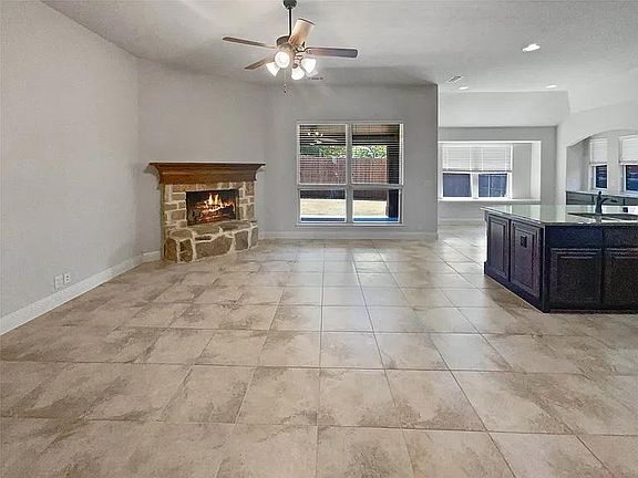 2nd image of 417 Lakeview Dr #9